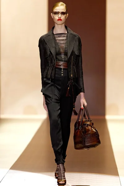 Look 27